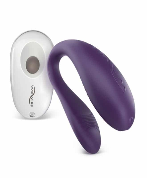 Parvibratoren Unite fra We-Vibe. Det U-formede designet stimulerer klitoris, g-punktet og hans penis for optimal nytelse for dere begge. Fjernkontroll og UBS-lader medfølger